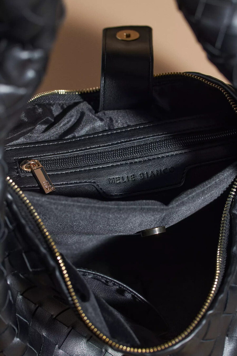 borsa a tracolla brigitte in similpelle intrecciata di melie bianco edizione oversize