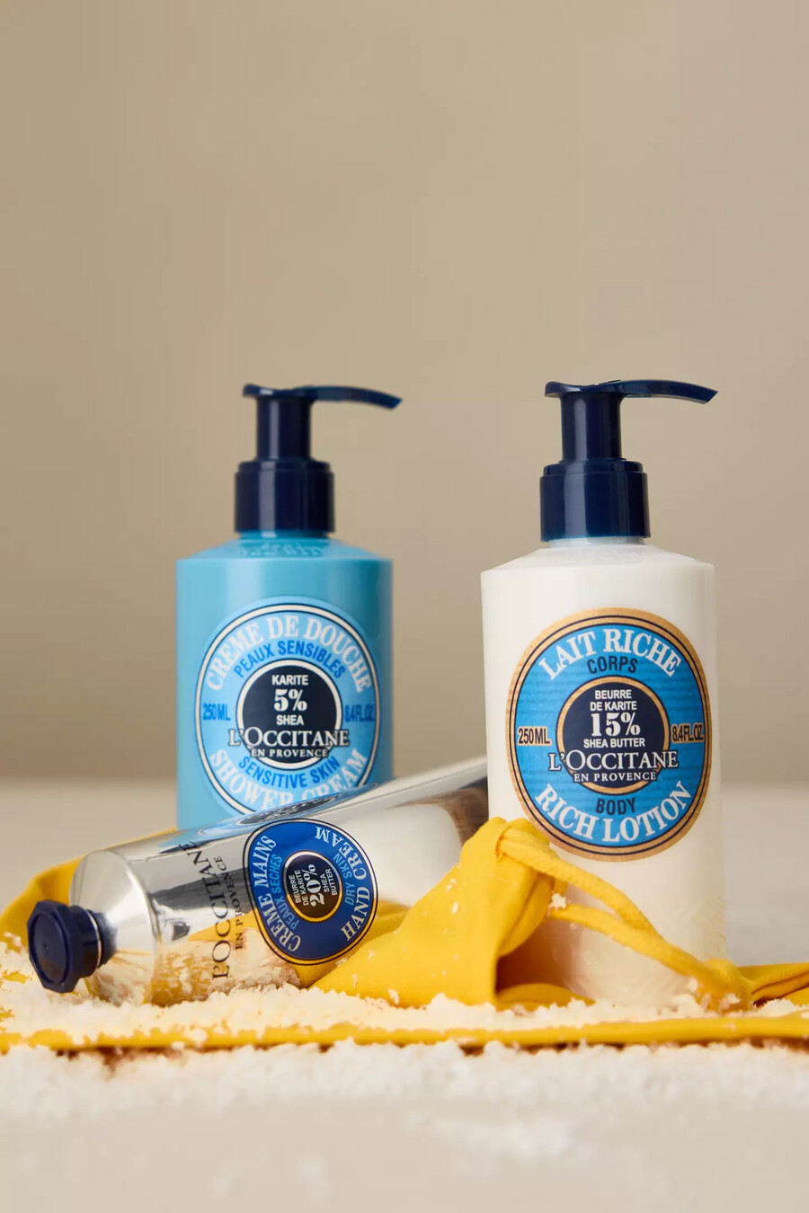 cofanetto regalo della collezione di prodotti per la cura del corpo al burro di karité loccitane