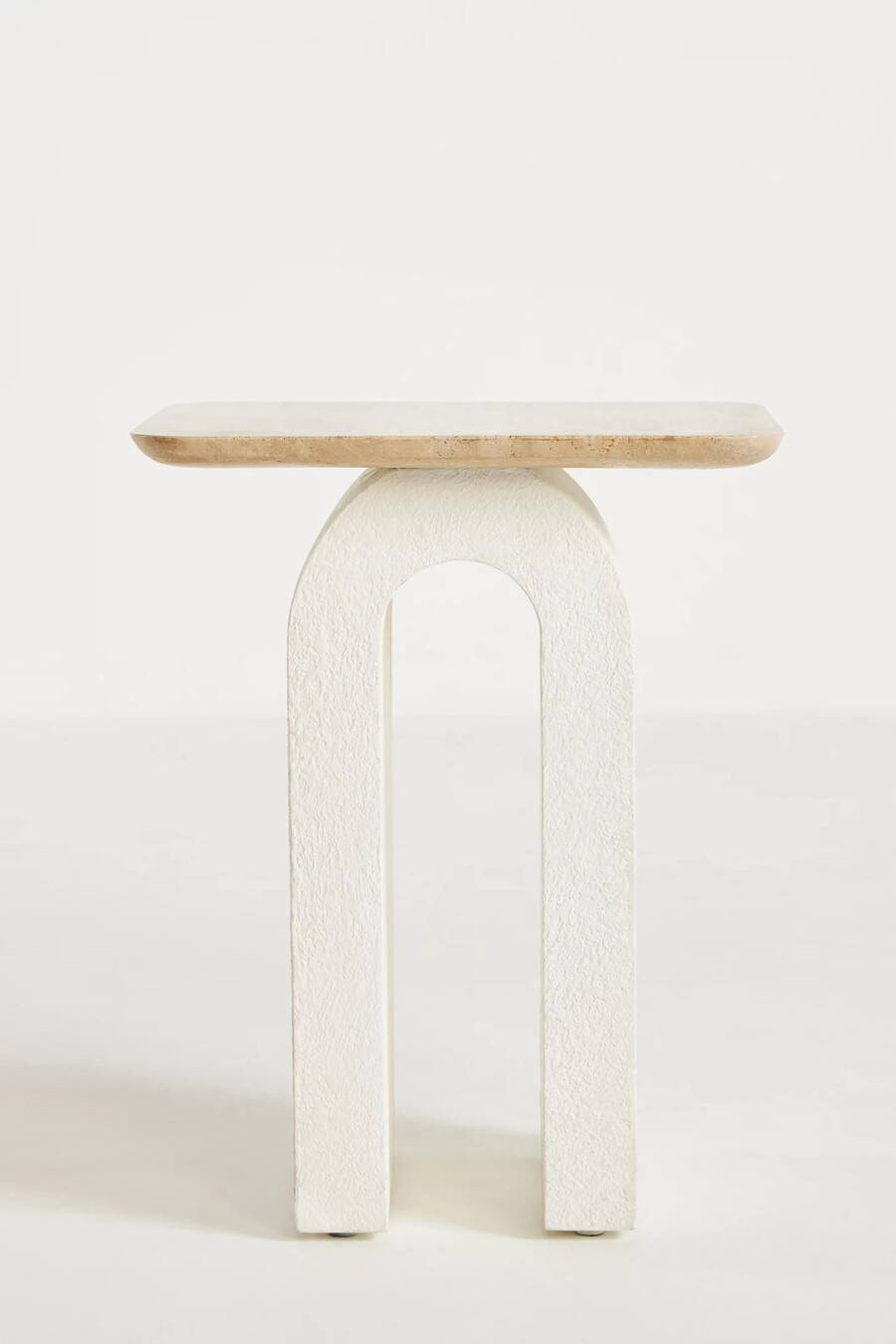 tavolino laterale scultoreo con piano in marmo aspen