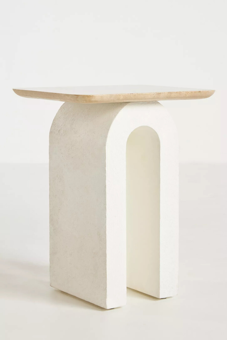 tavolino laterale scultoreo con piano in marmo aspen