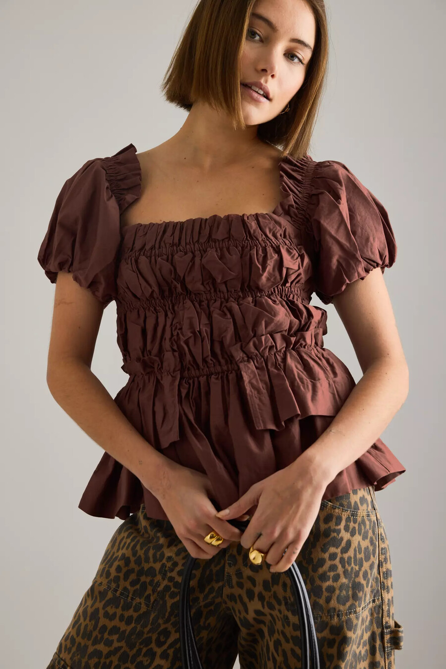 camicetta lyza con maniche a sbuffo e increspature di damson madder