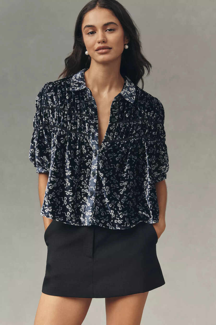 la camicetta leandra velvet shirred yoke di maeve