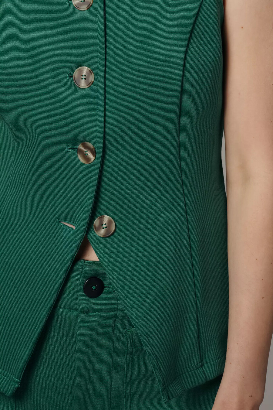 gilet in maglia con bottoni sul davanti maeve