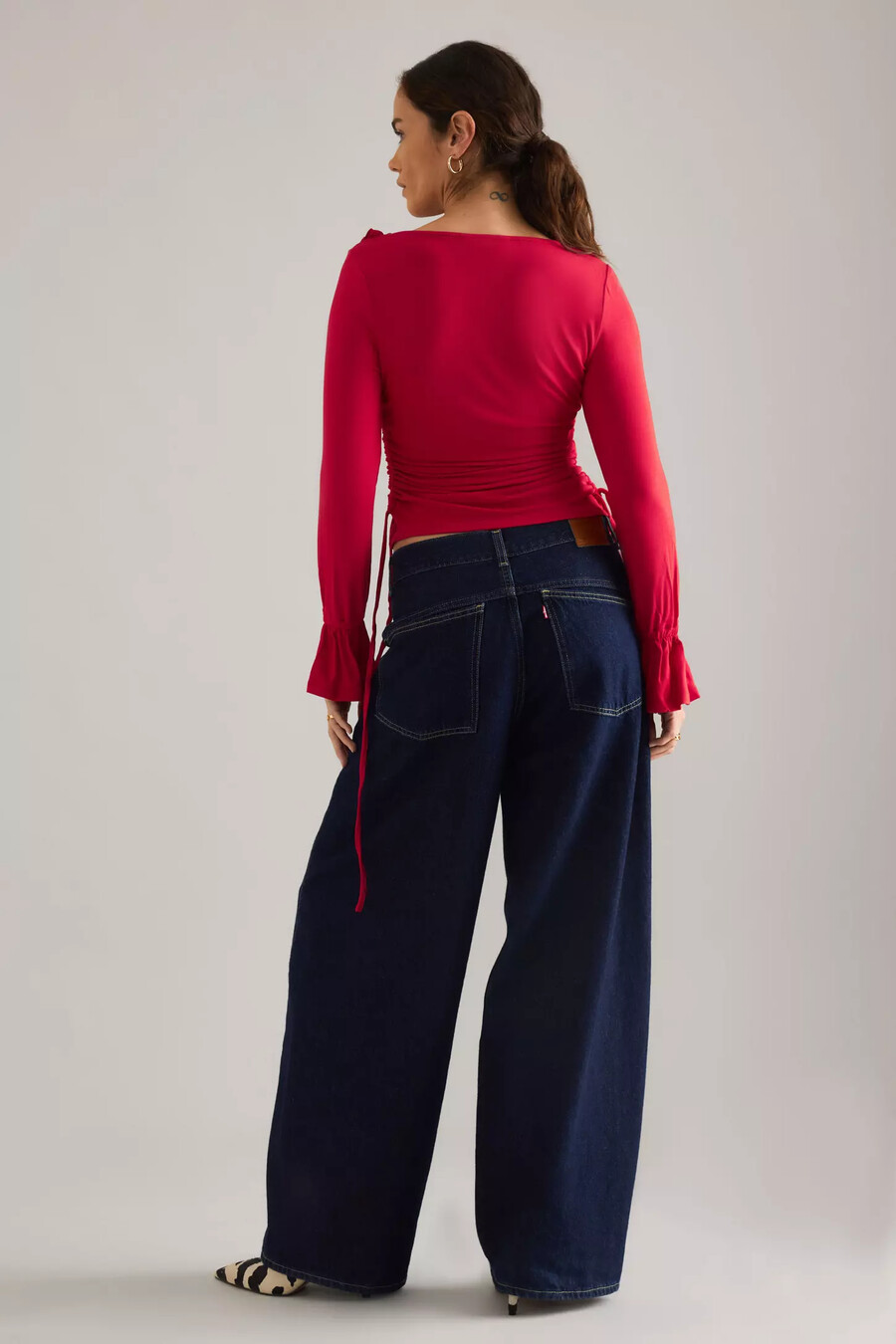 top arricciato con scollo a barchetta e maniche lunghe maeve