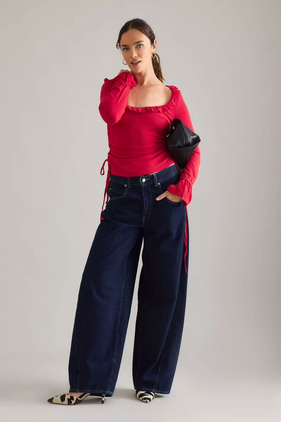 top arricciato con scollo a barchetta e maniche lunghe maeve