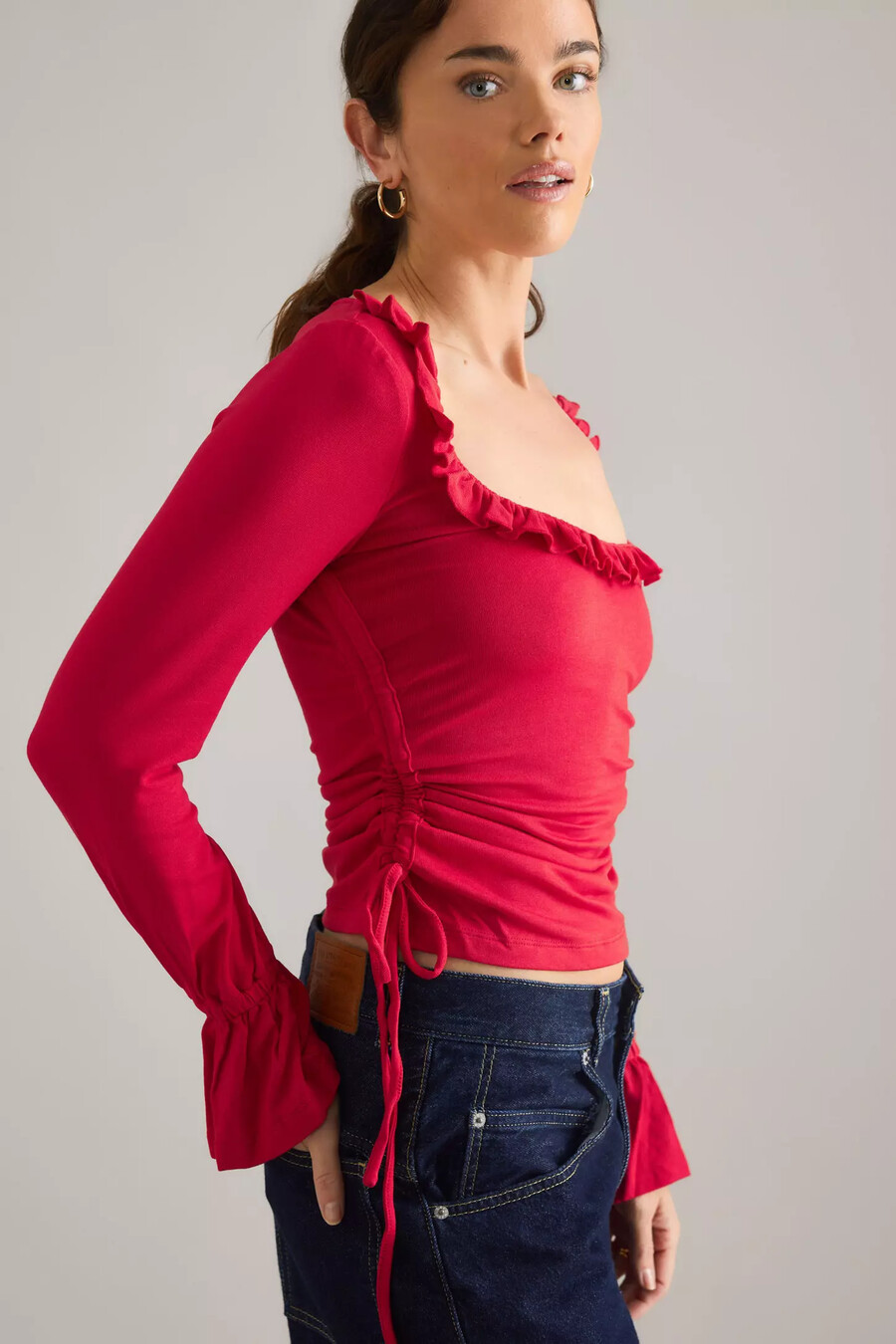 top arricciato con scollo a barchetta e maniche lunghe maeve