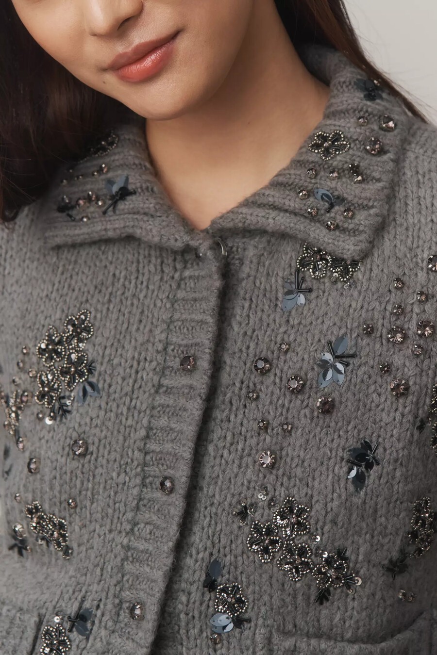cardigan con colletto decorato con fiori pilcro