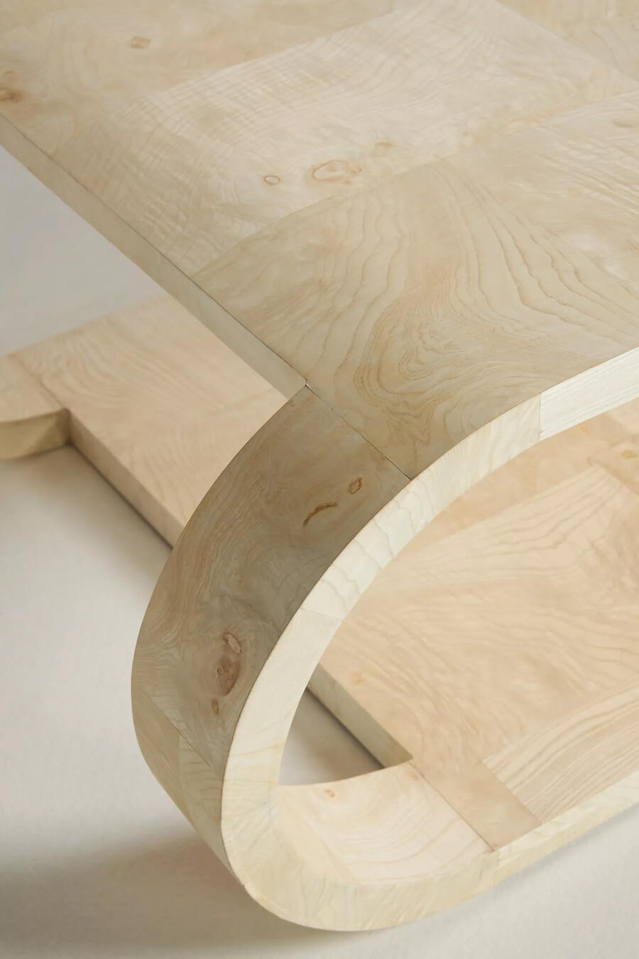 tavolino da caffè curvo in legno di acacia cassini