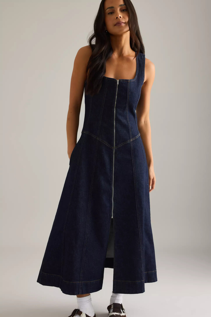 abito midi in denim con cerniera frontale pilcro