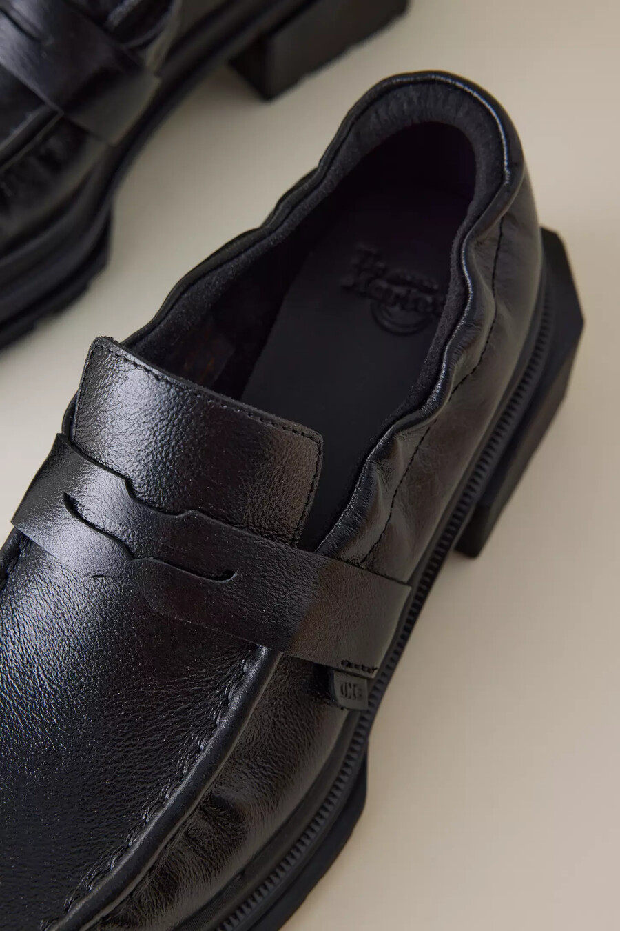 mocassini dr. martens maybole in pelle con ruches