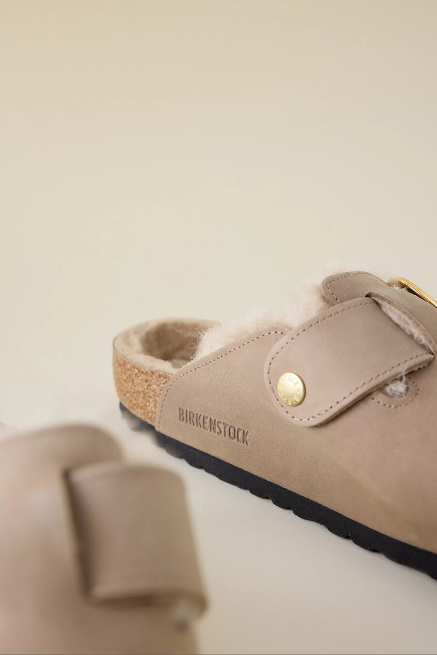 zoccoli in montone con fibbia grande birkenstock boston
