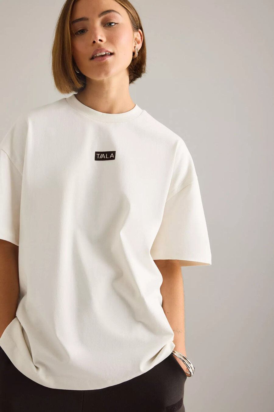 t-shirt grafica oversize tala