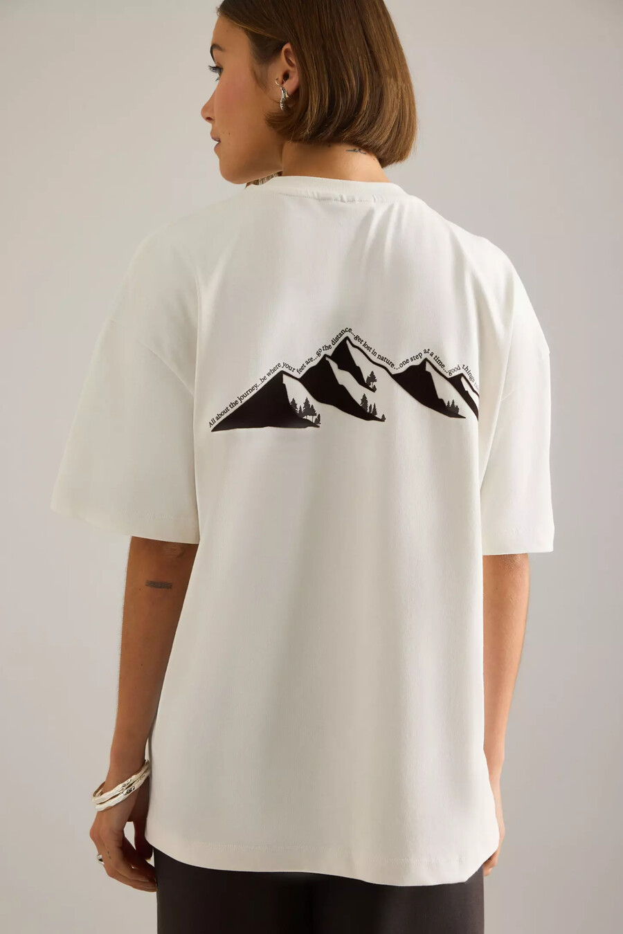 t-shirt grafica oversize tala