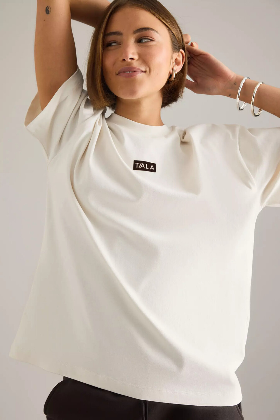 t-shirt grafica oversize tala