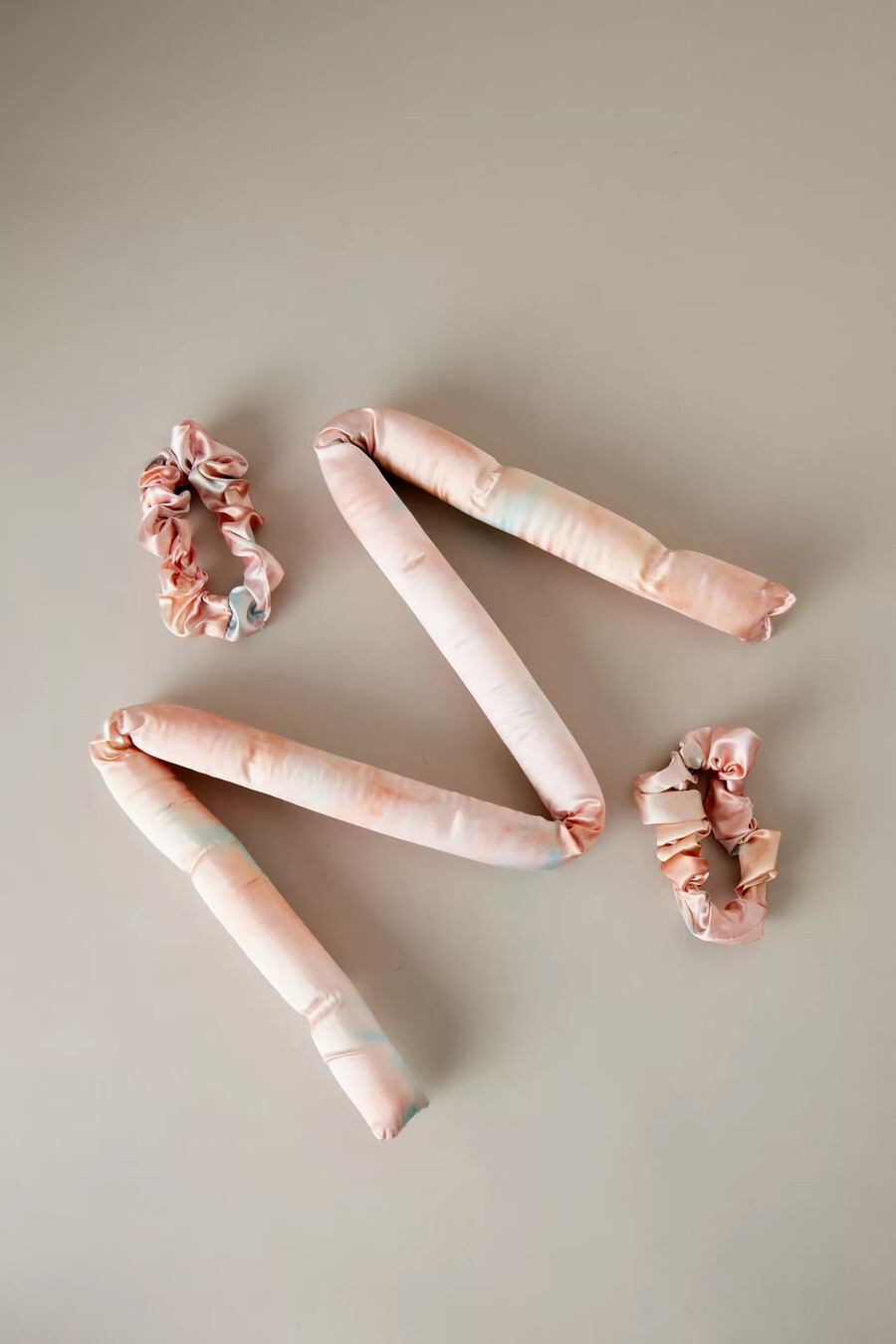 kitsch satin set per arricciare i capelli senza calore