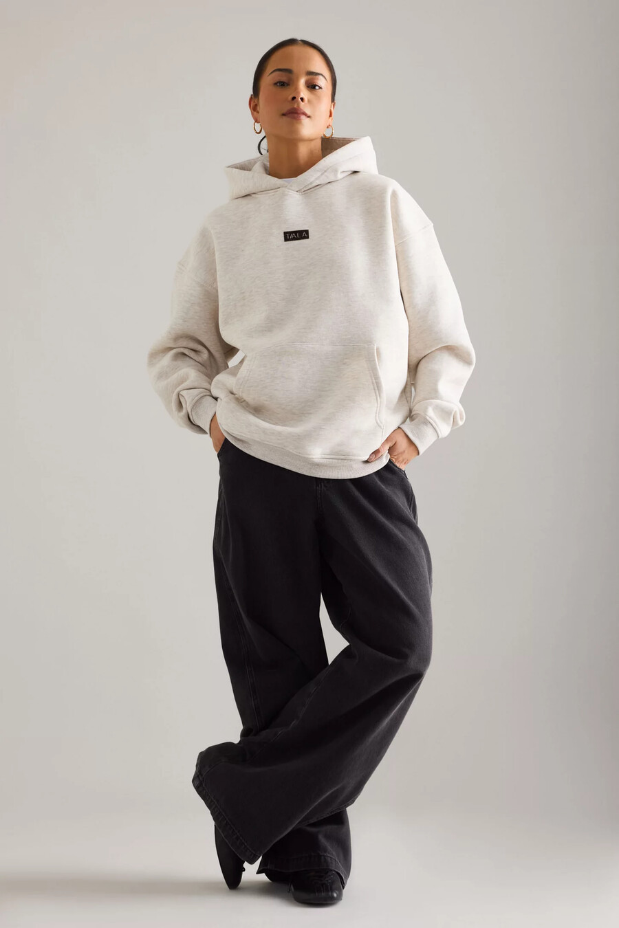 felpa con cappuccio oversize con grafica tala outdoors