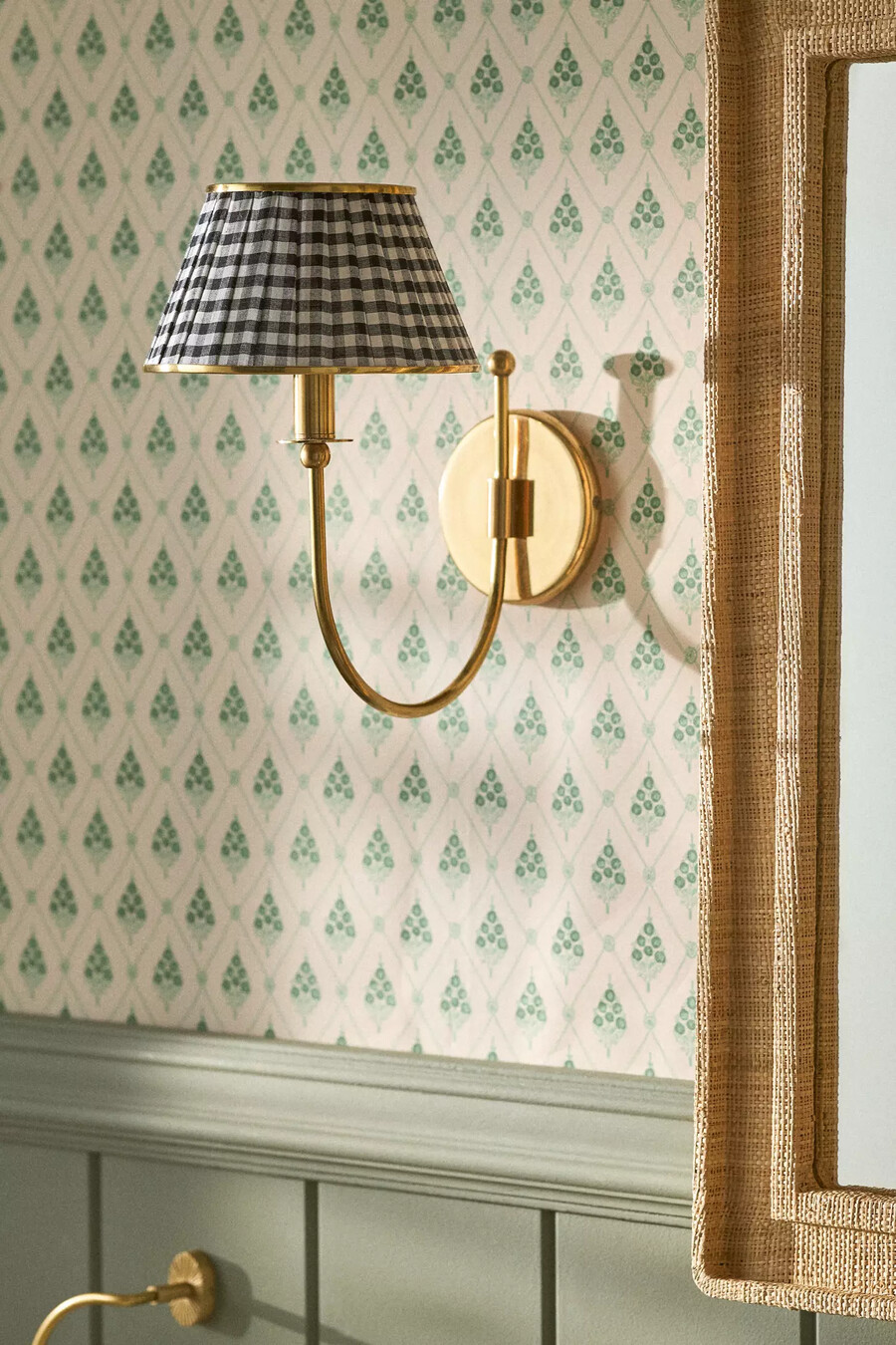 applique da parete in ottone con paralume lee
