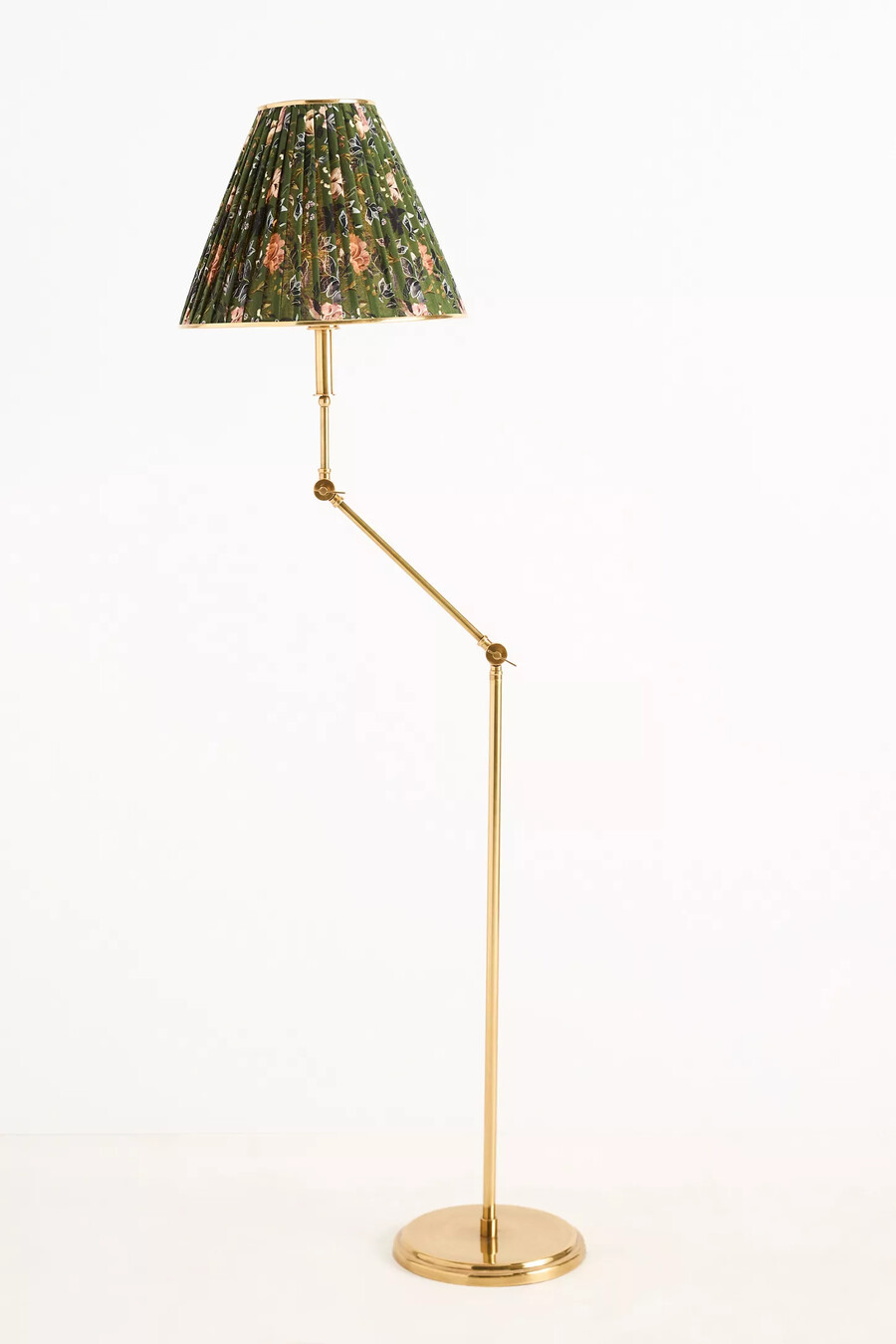 lampada da terra in ottone con paralume stampato articolato lee ruched