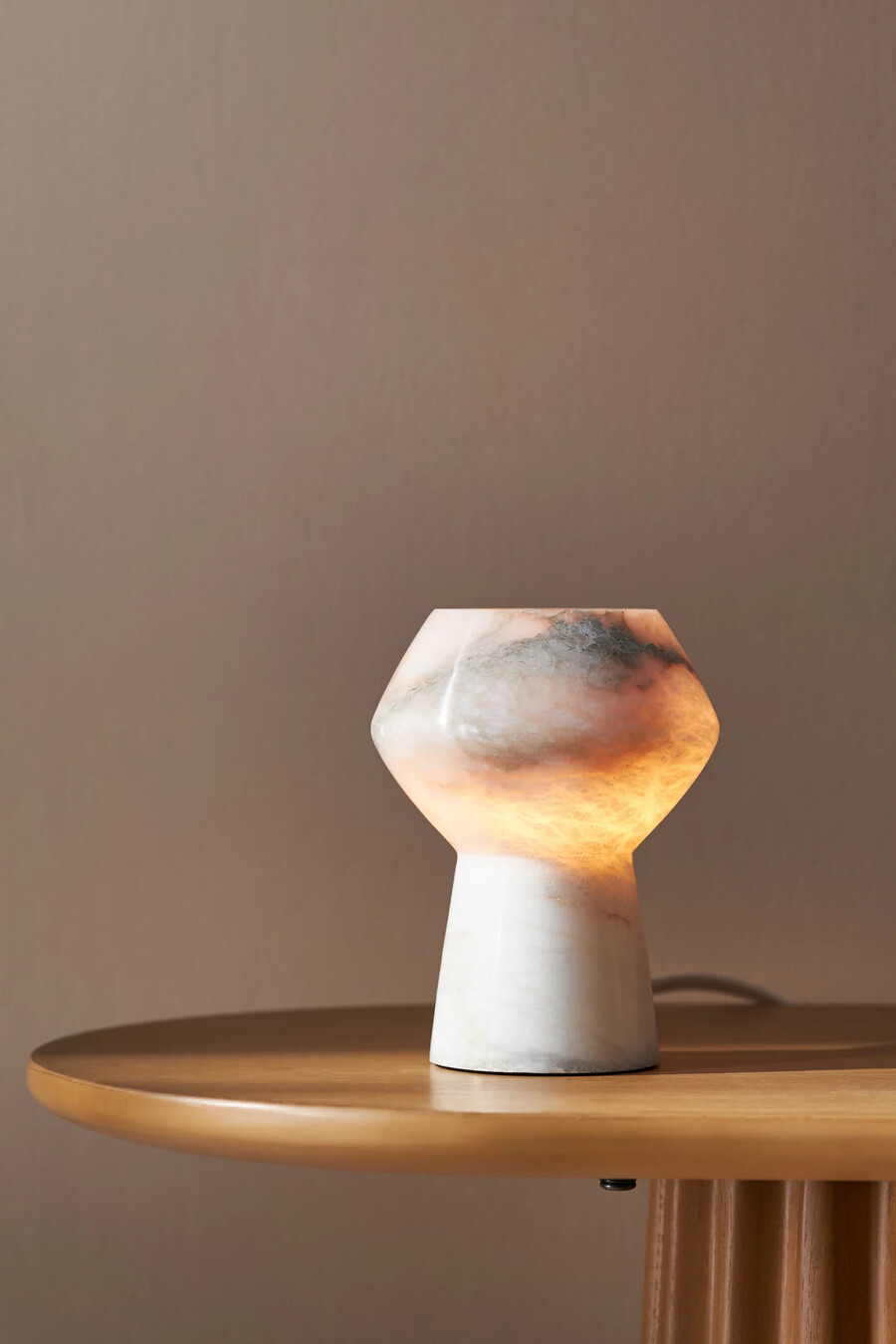 lampada da scrivania scultorea nathalie alabaster