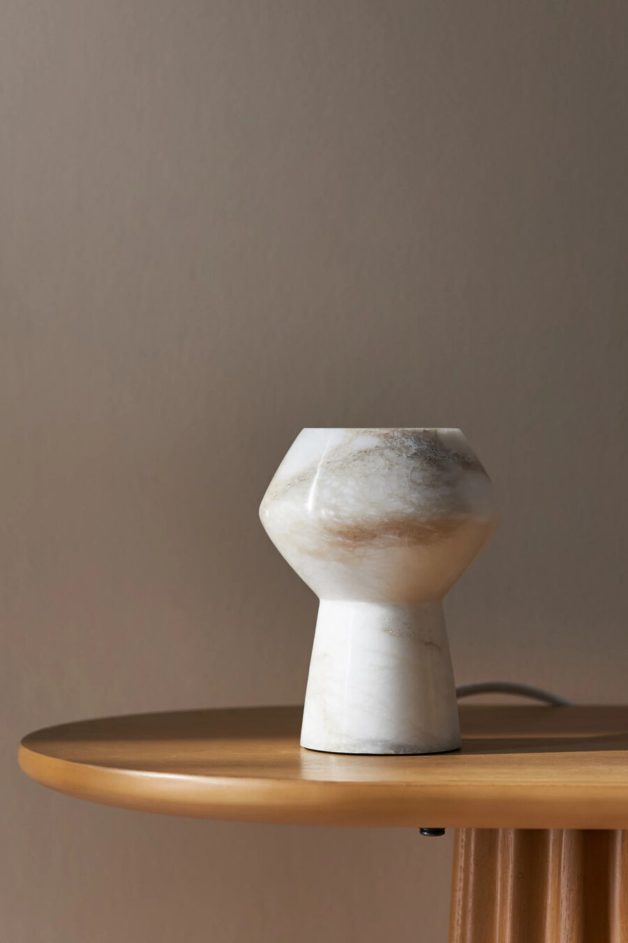 lampada da scrivania scultorea nathalie alabaster