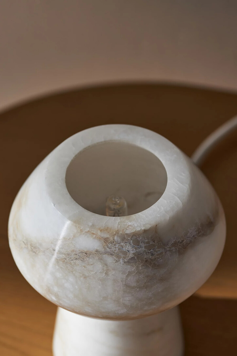 lampada da scrivania scultorea nathalie alabaster