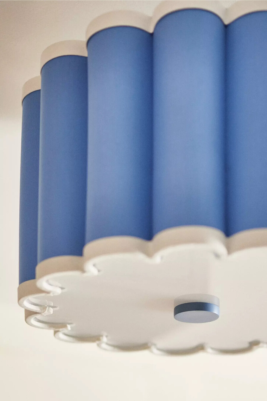 lampada da soffitto a filo in tessuto smerlato maeve