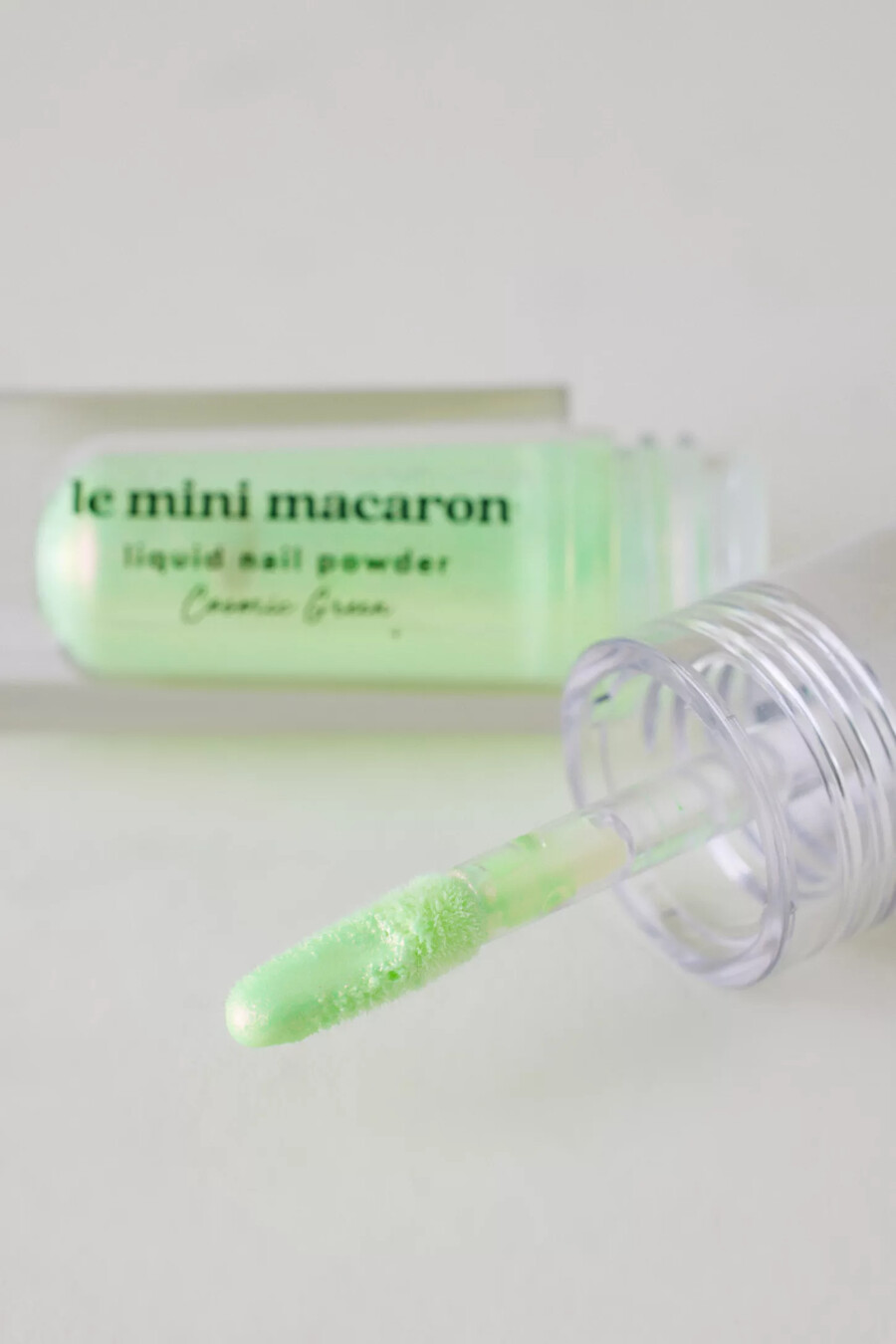 le mini macaron cosmic green liquid nail powder