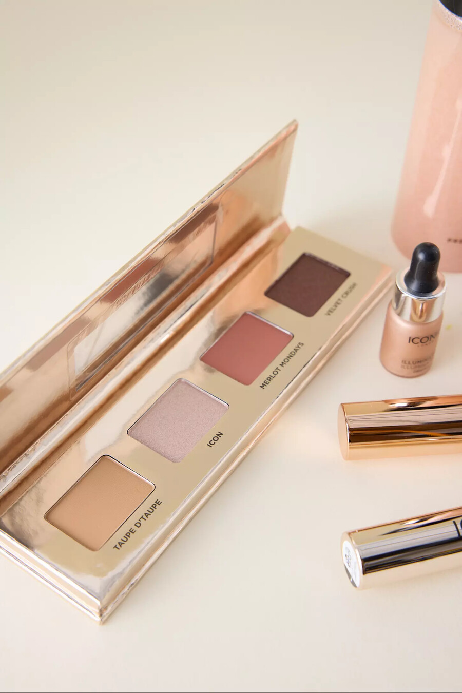 iconic london the glowy icon gift set