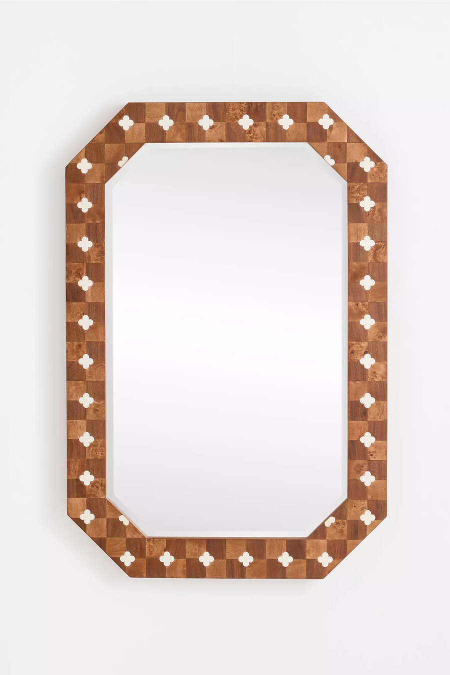 specchio da parete con intarsi in legno di radica di leigh