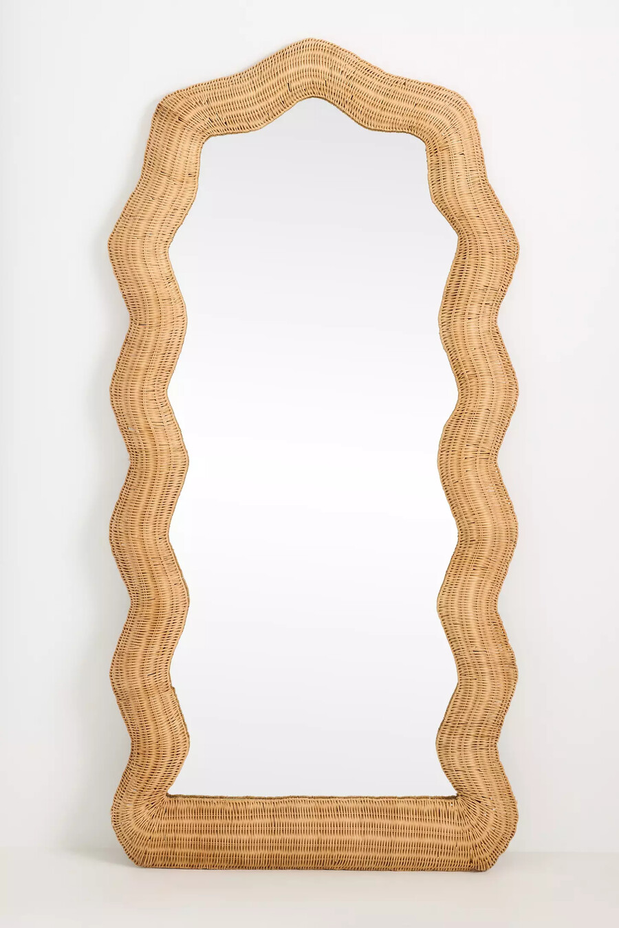 specchio da terra smerlato maxine rattan