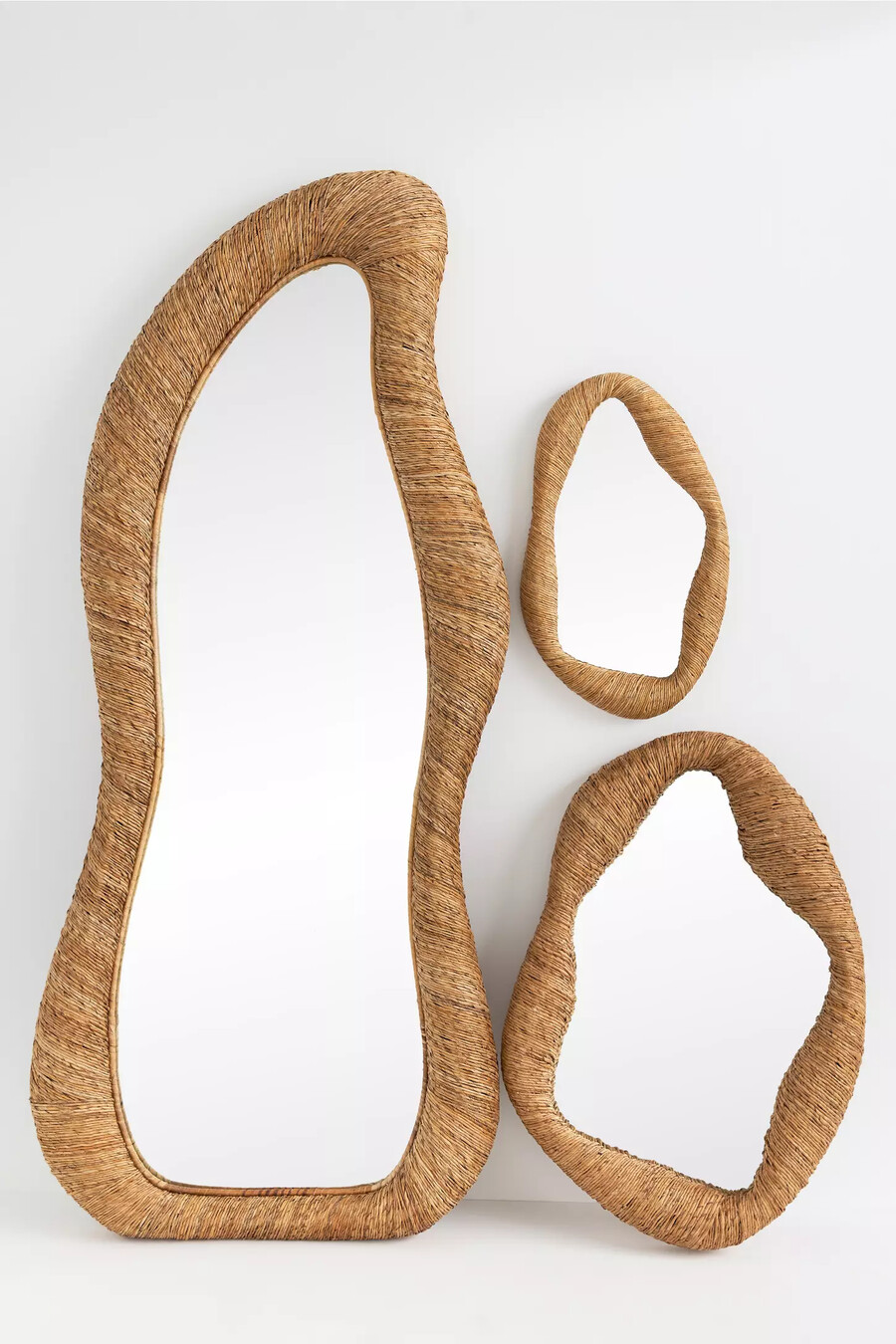 specchio ondulato in rattan jolene