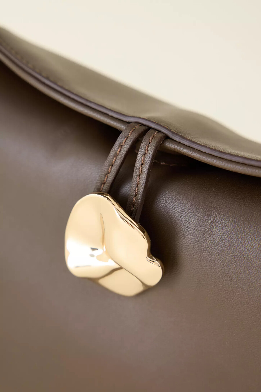 mini borsa a tracolla in pelle hanna di flattered