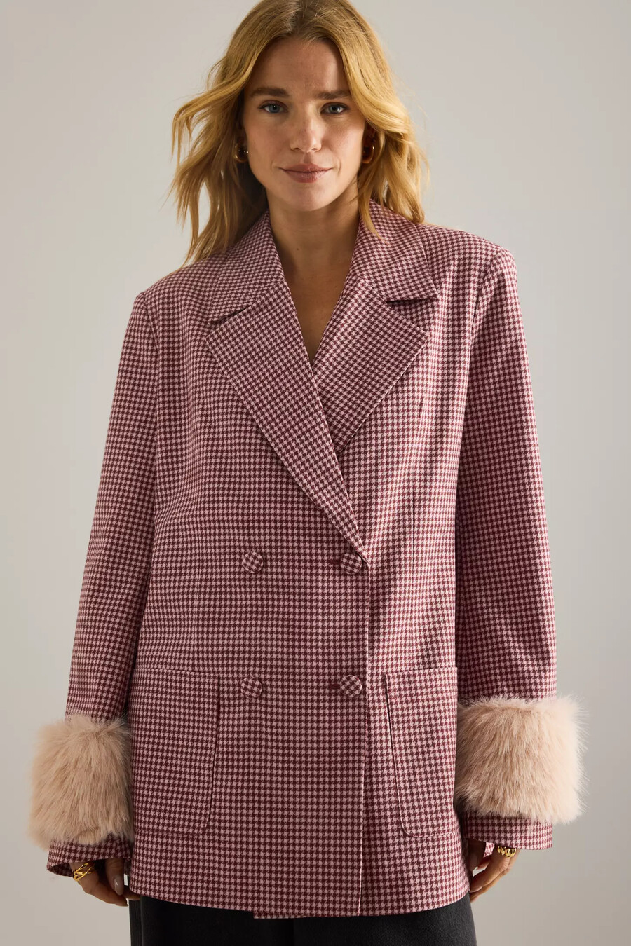 blazer maeve con polsini in pelliccia sintetica pied de poule