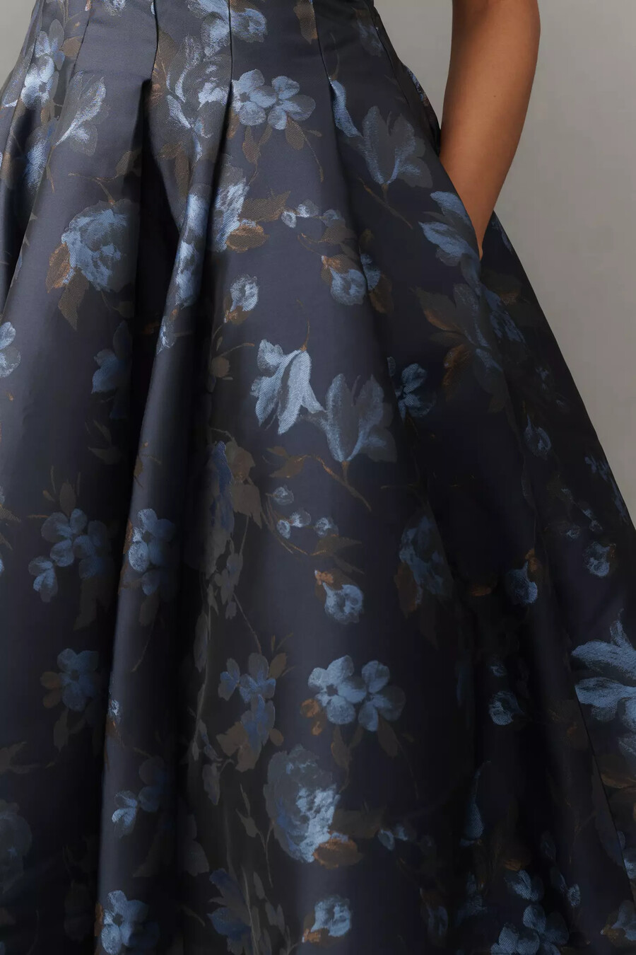 abito midi a trapezio in jacquard di velluto con scollo a v maeve