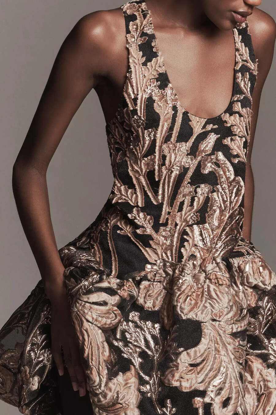 mini abito da festa in jacquard con vita bassa maeve