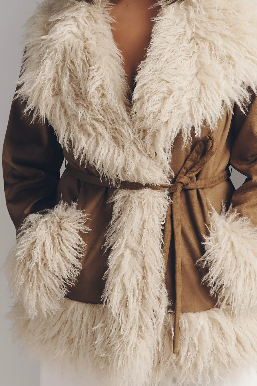 cappotto in pelliccia sintetica con cintura maeve