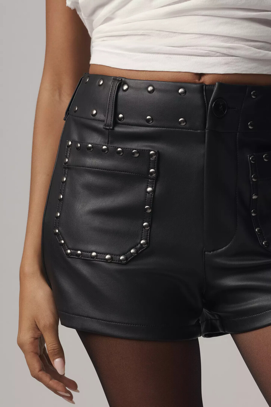 shorts in similpelle con borchie colette