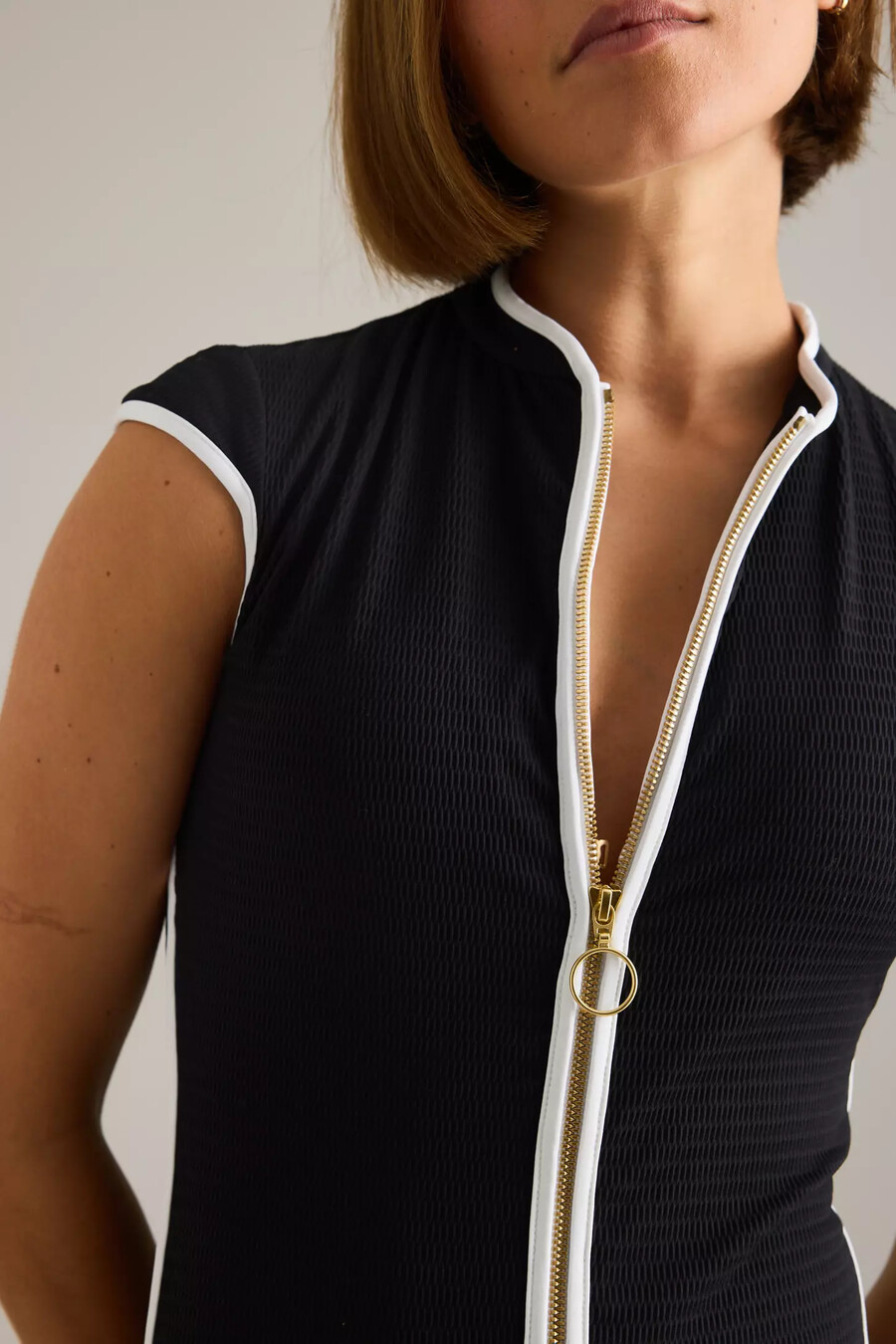 costume da bagno intero con cerniera e maniche a cappuccio seafolly beach bound