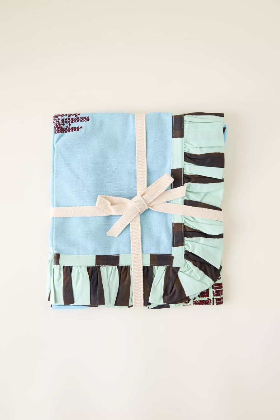set di 2 tovagliette ricamate con volant in prugna damson madder