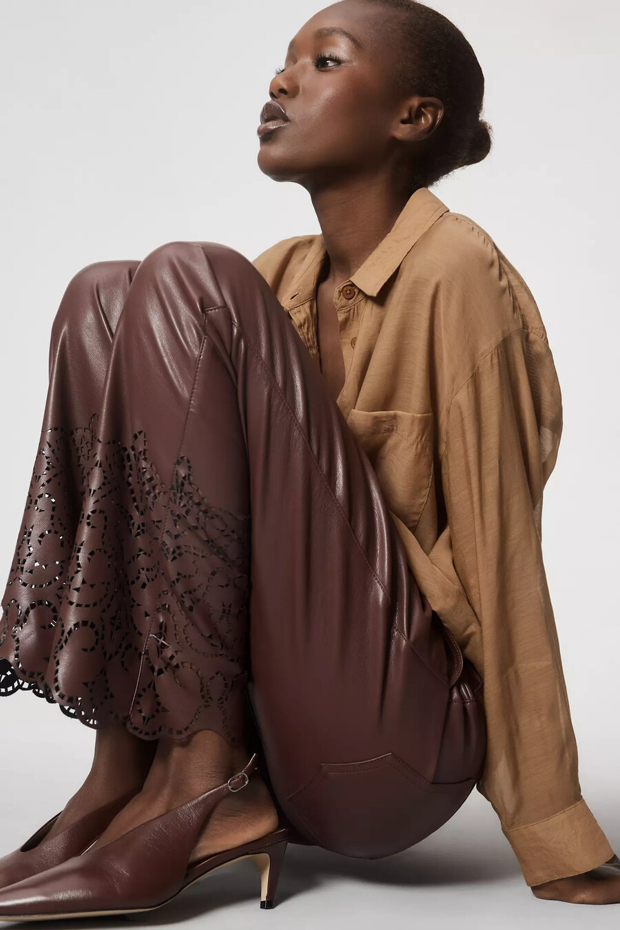 pantaloni a zampa slim in similpelle di anthropologie