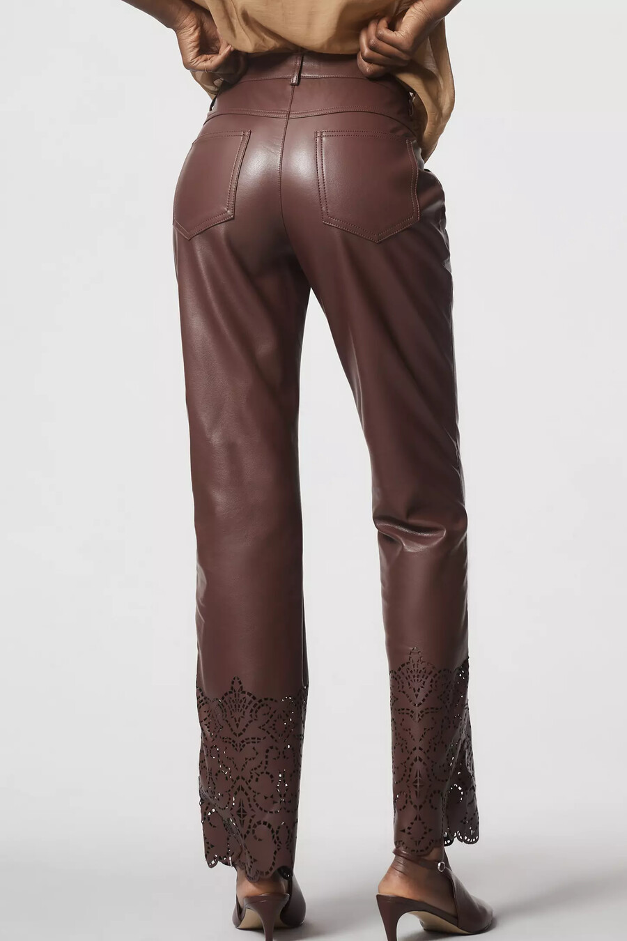 pantaloni a zampa slim in similpelle di anthropologie