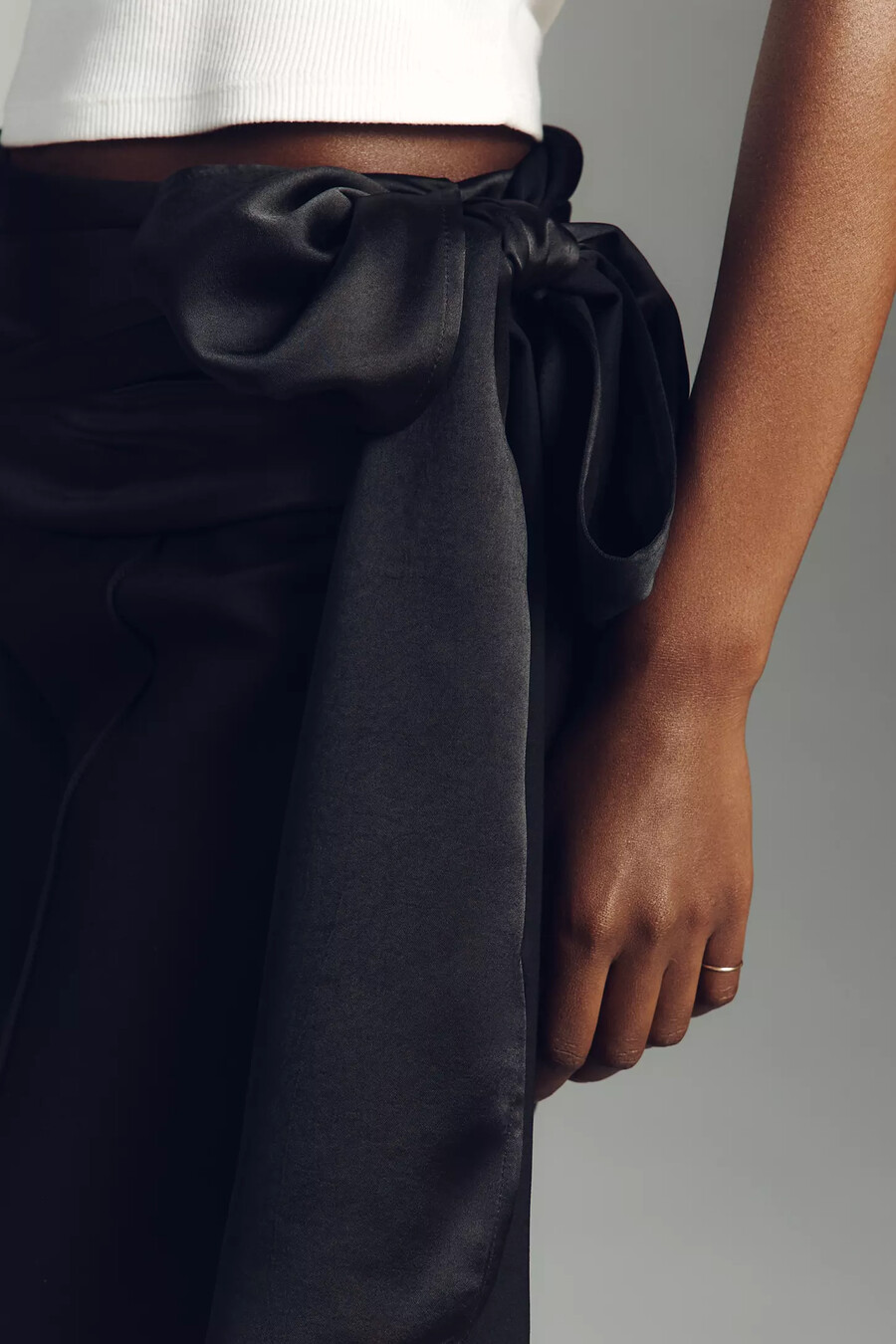pantaloni slim con cintura e fiocco da smoking di anthropologie